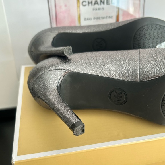 Michael Kors Dorothy Flex Pump sparkle Metallic Anthracite Size 7.5 *like new* - Picture 5 of 6